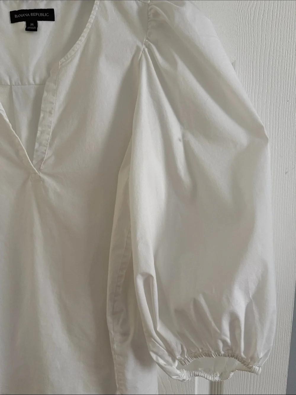 Banana Republic White V-Neck Puff Sleeve Blouse - size Medium - Picture 4 of 8